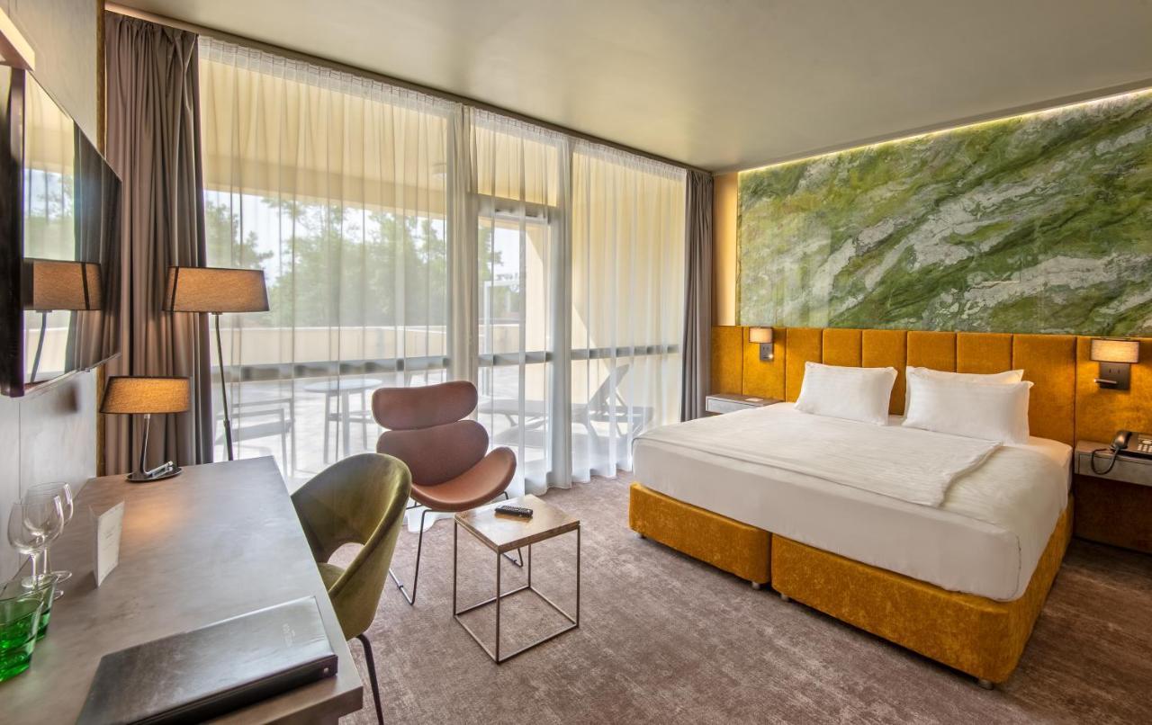 Hotel Azur Premium Сиофок Екстериор снимка