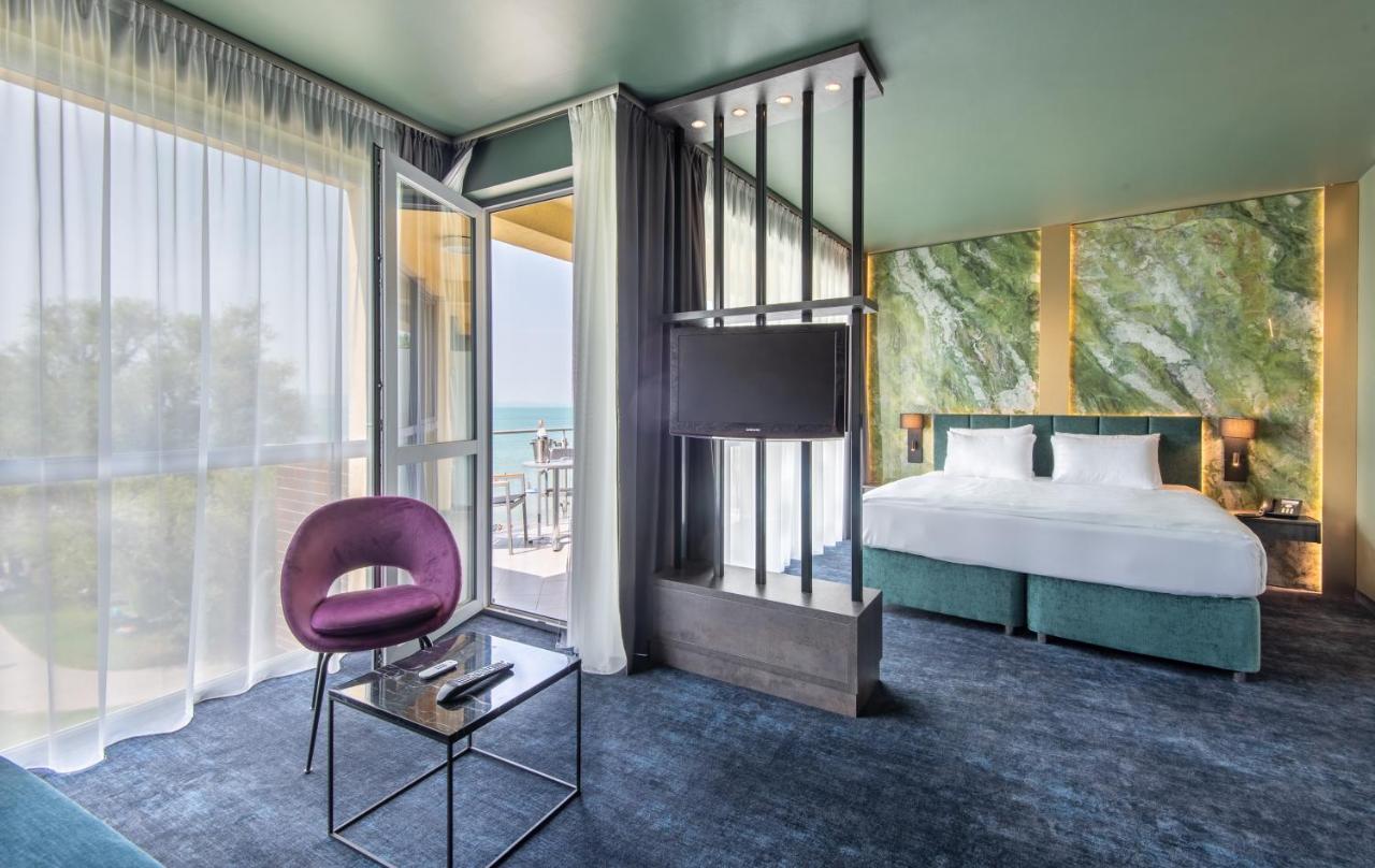 Hotel Azur Premium Сиофок Екстериор снимка