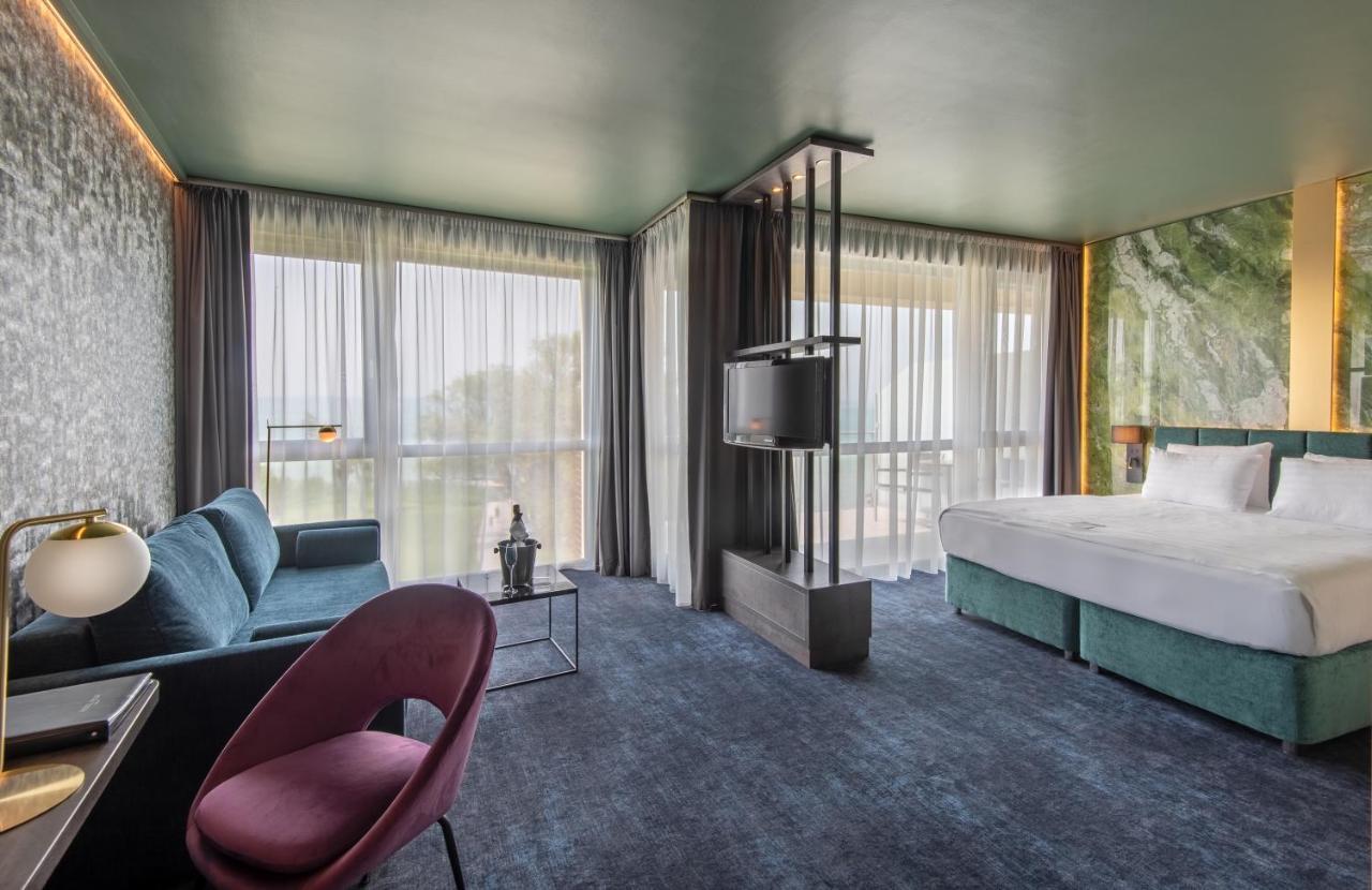 Hotel Azur Premium Сиофок Екстериор снимка