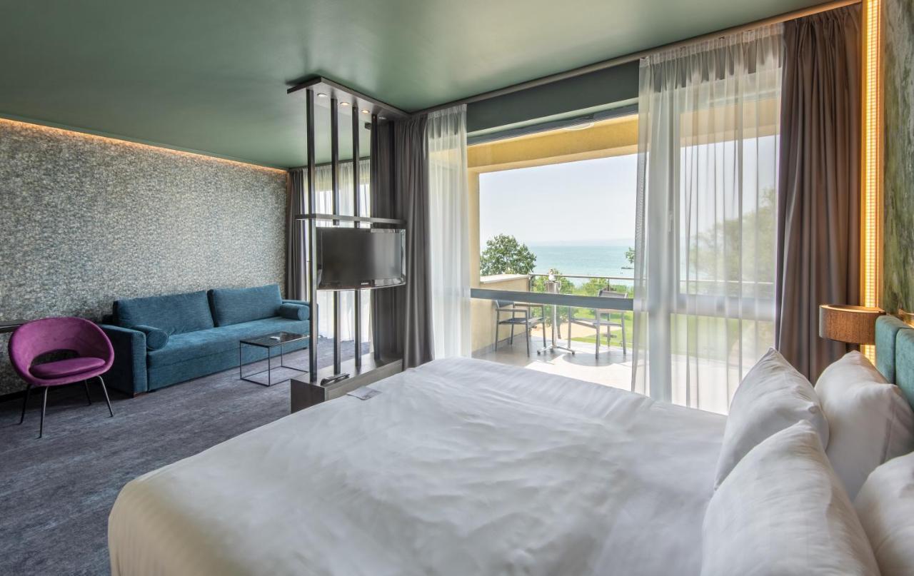 Hotel Azur Premium Сиофок Екстериор снимка
