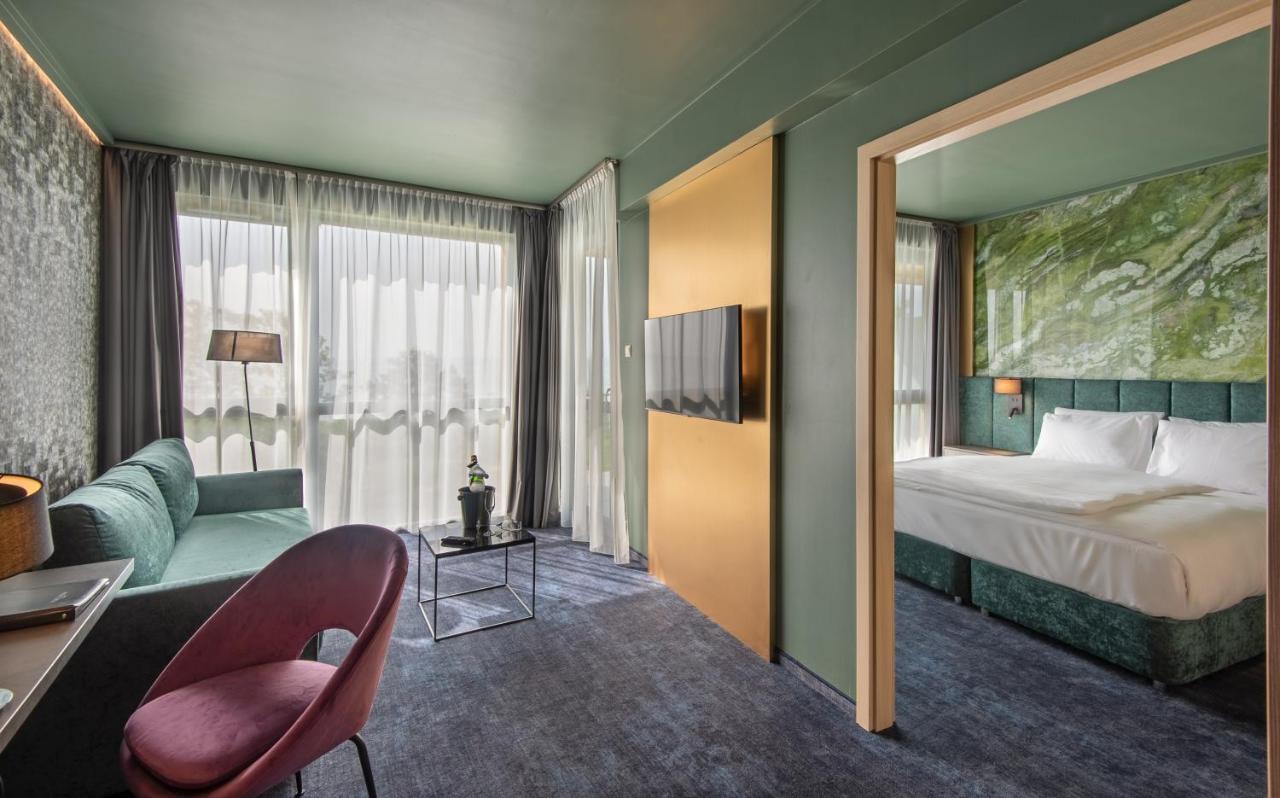 Hotel Azur Premium Сиофок Екстериор снимка