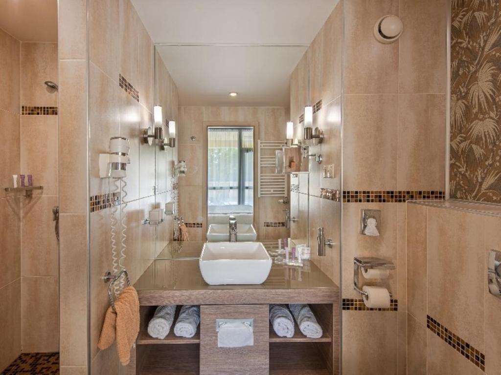 Hotel Azur Premium Сиофок Екстериор снимка
