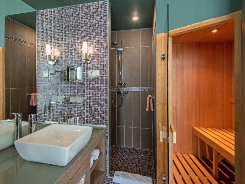 Hotel Azur Premium Сиофок Екстериор снимка
