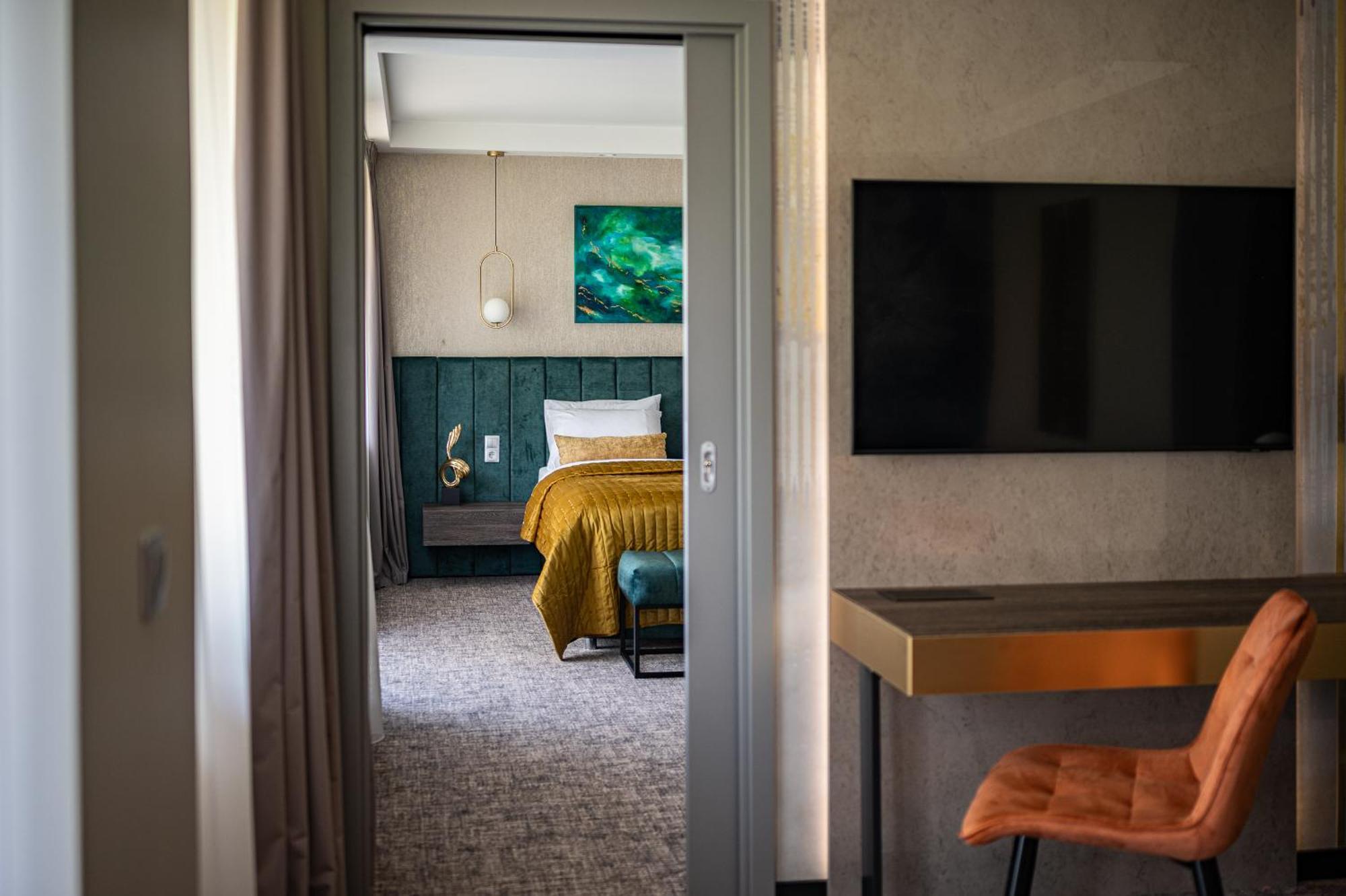 Hotel Azur Premium Сиофок Екстериор снимка
