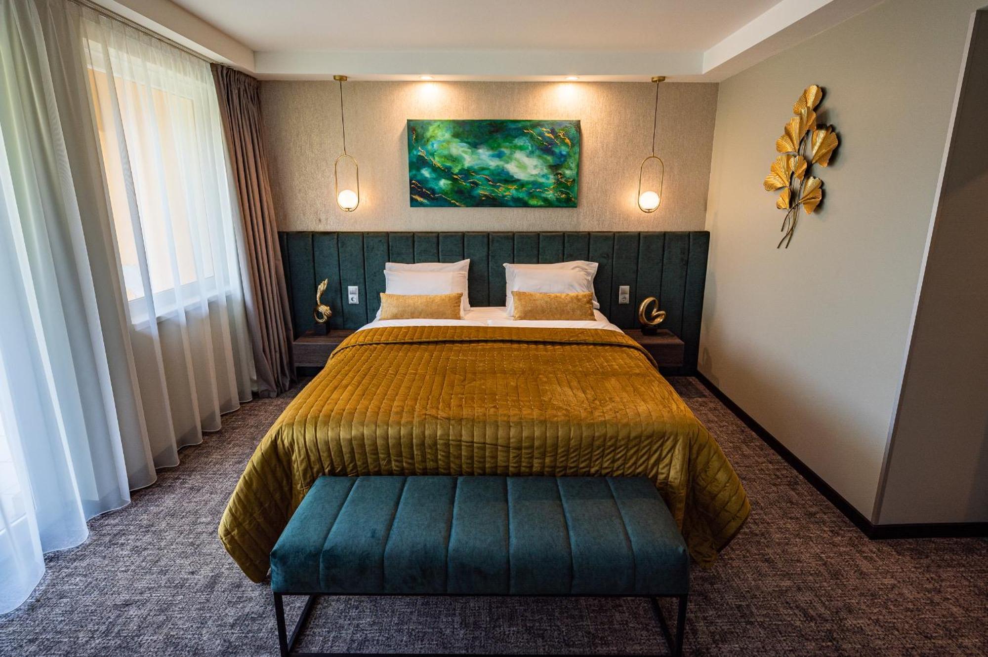 Hotel Azur Premium Сиофок Екстериор снимка