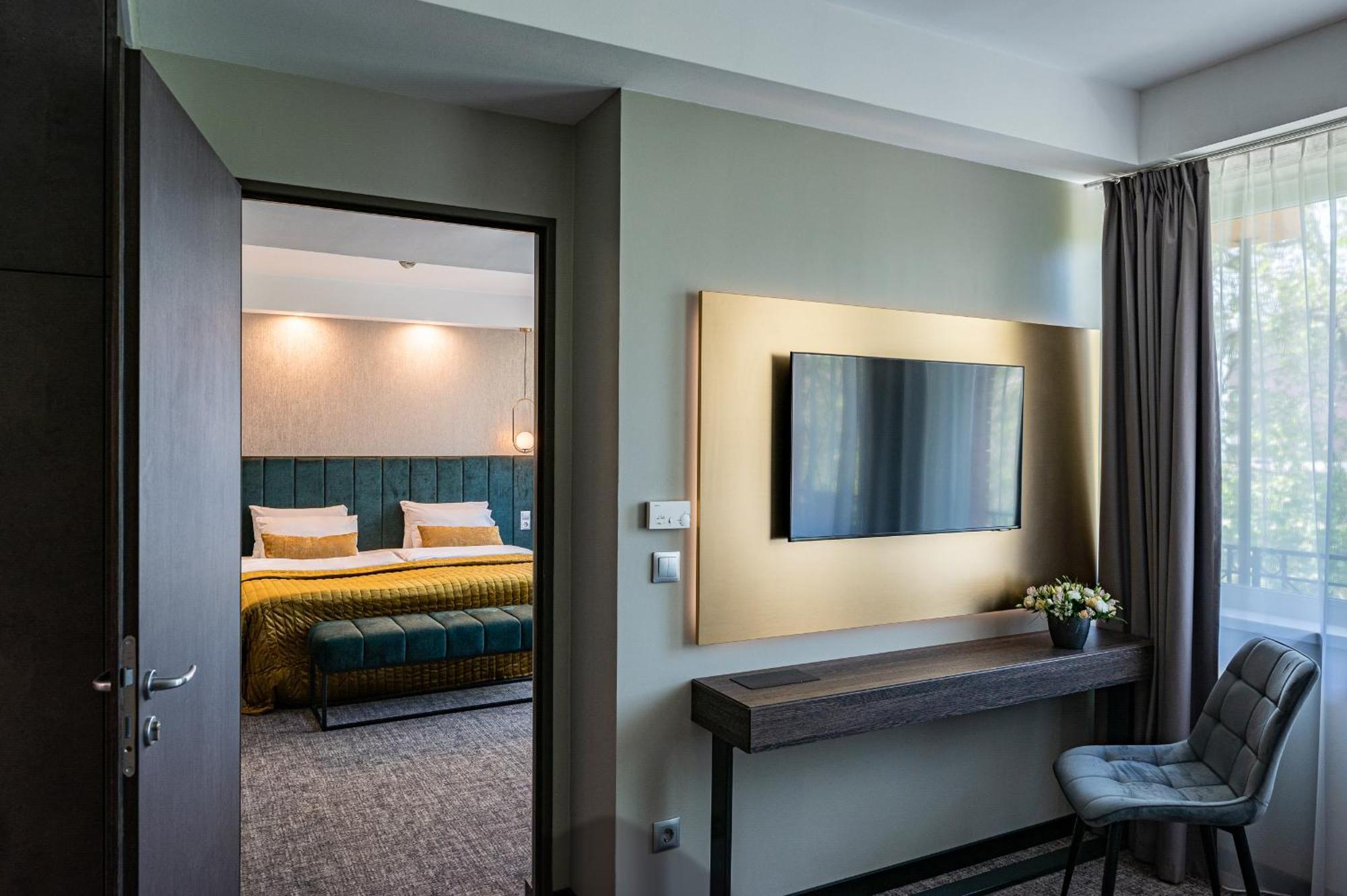 Hotel Azur Premium Сиофок Екстериор снимка