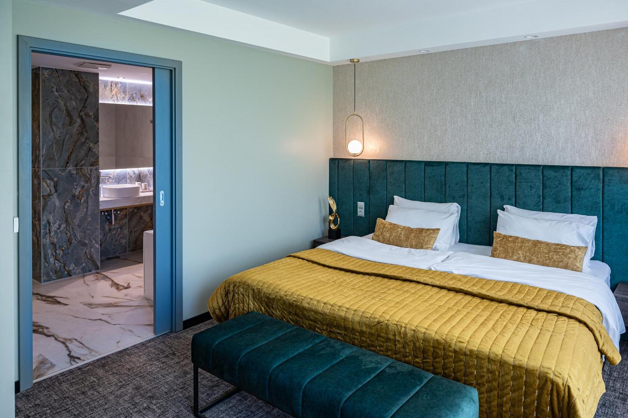 Hotel Azur Premium Сиофок Екстериор снимка