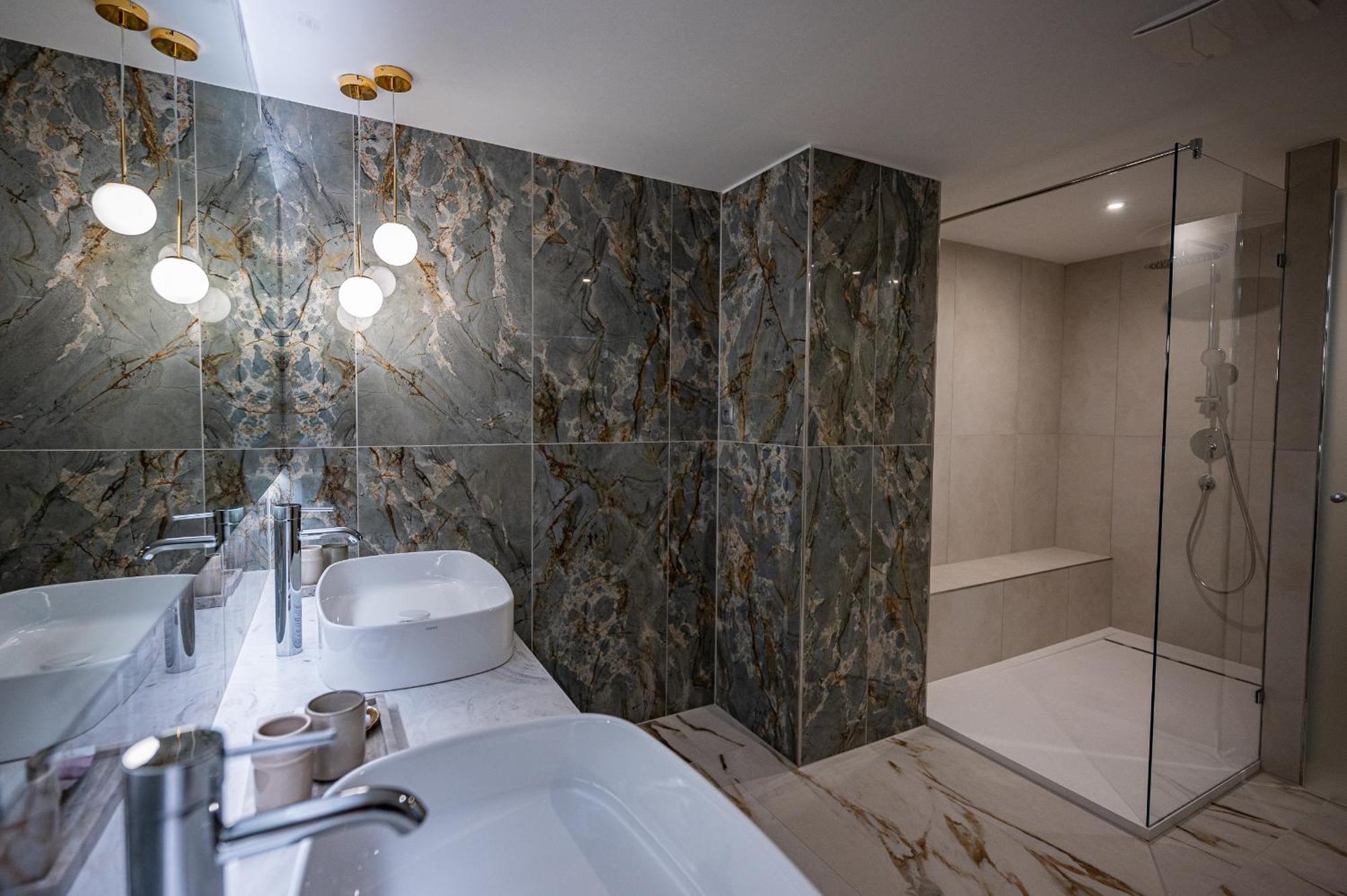 Hotel Azur Premium Сиофок Екстериор снимка