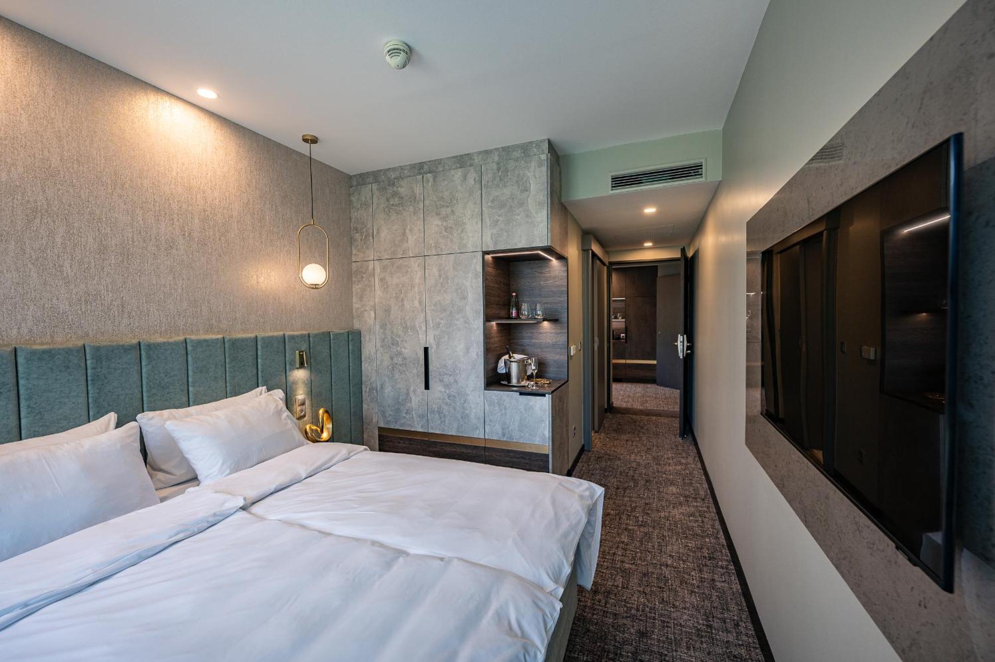 Hotel Azur Premium Сиофок Екстериор снимка