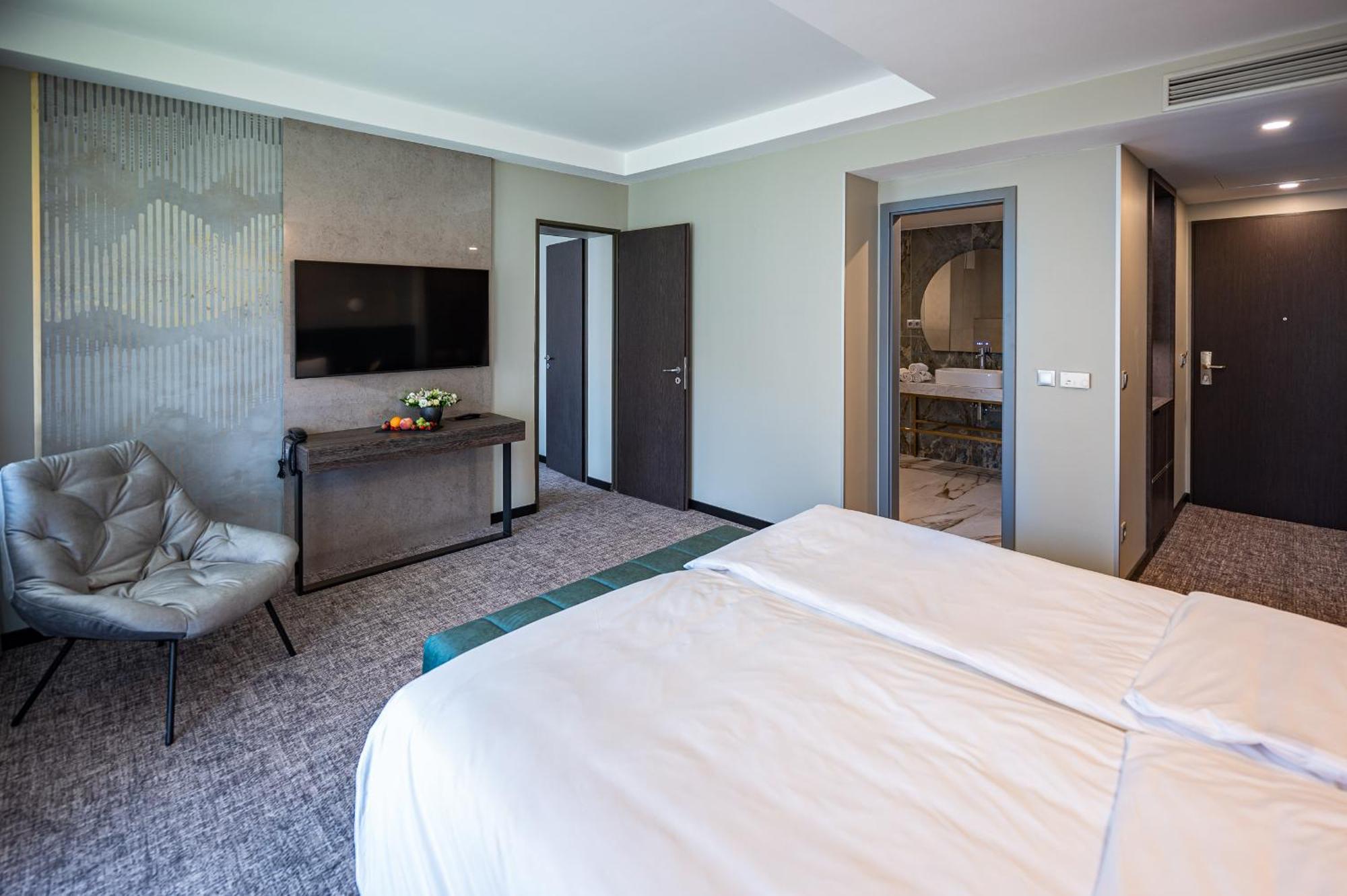 Hotel Azur Premium Сиофок Екстериор снимка