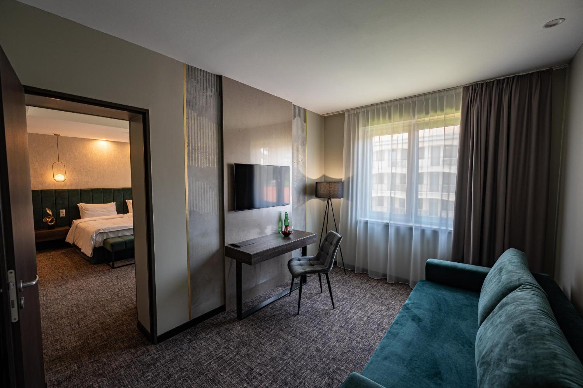 Hotel Azur Premium Сиофок Екстериор снимка
