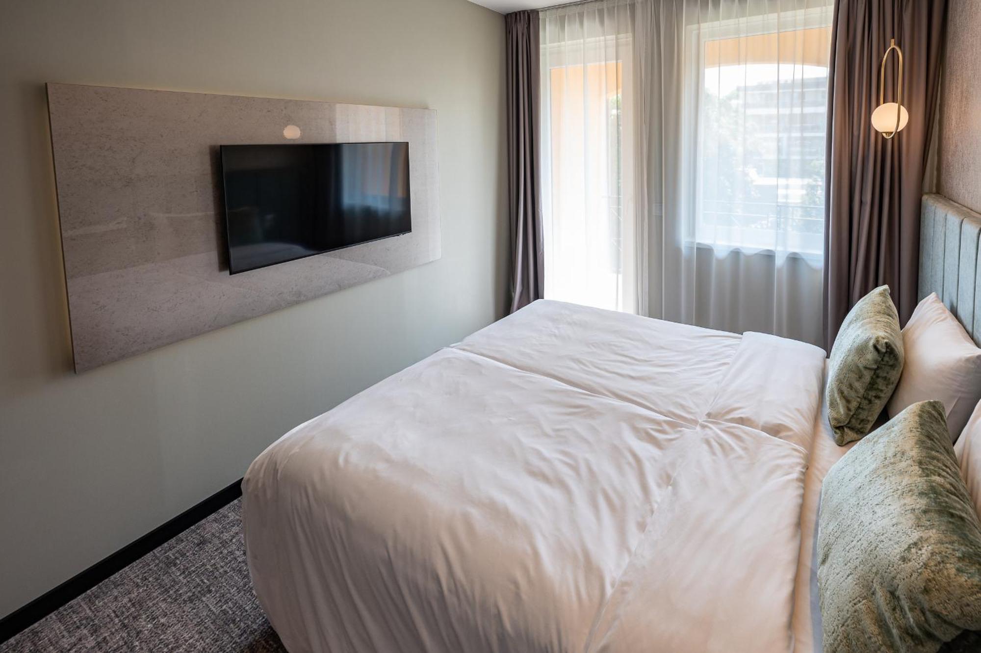 Hotel Azur Premium Сиофок Екстериор снимка