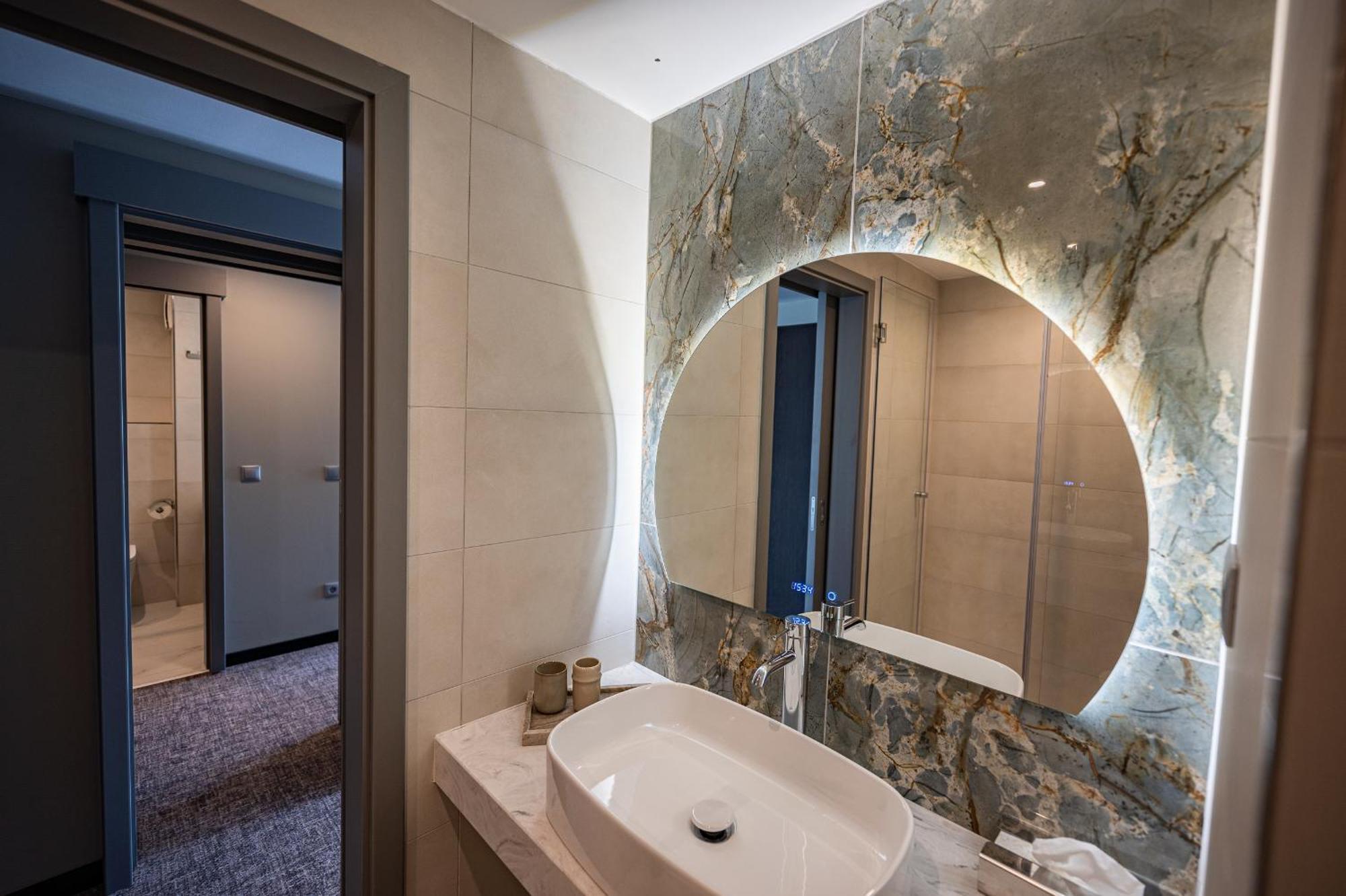 Hotel Azur Premium Сиофок Екстериор снимка