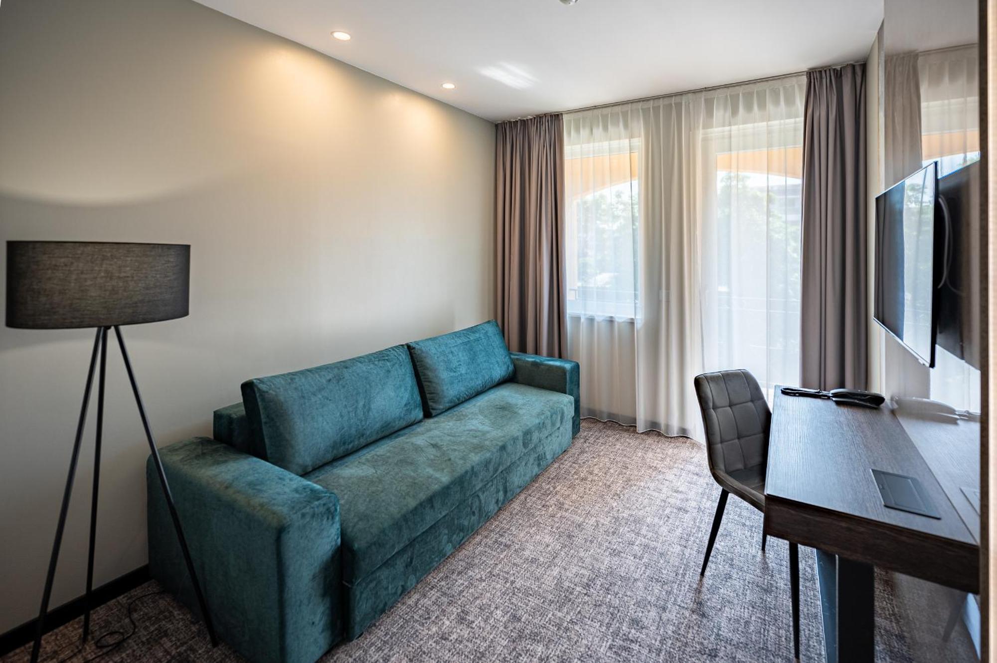 Hotel Azur Premium Сиофок Екстериор снимка