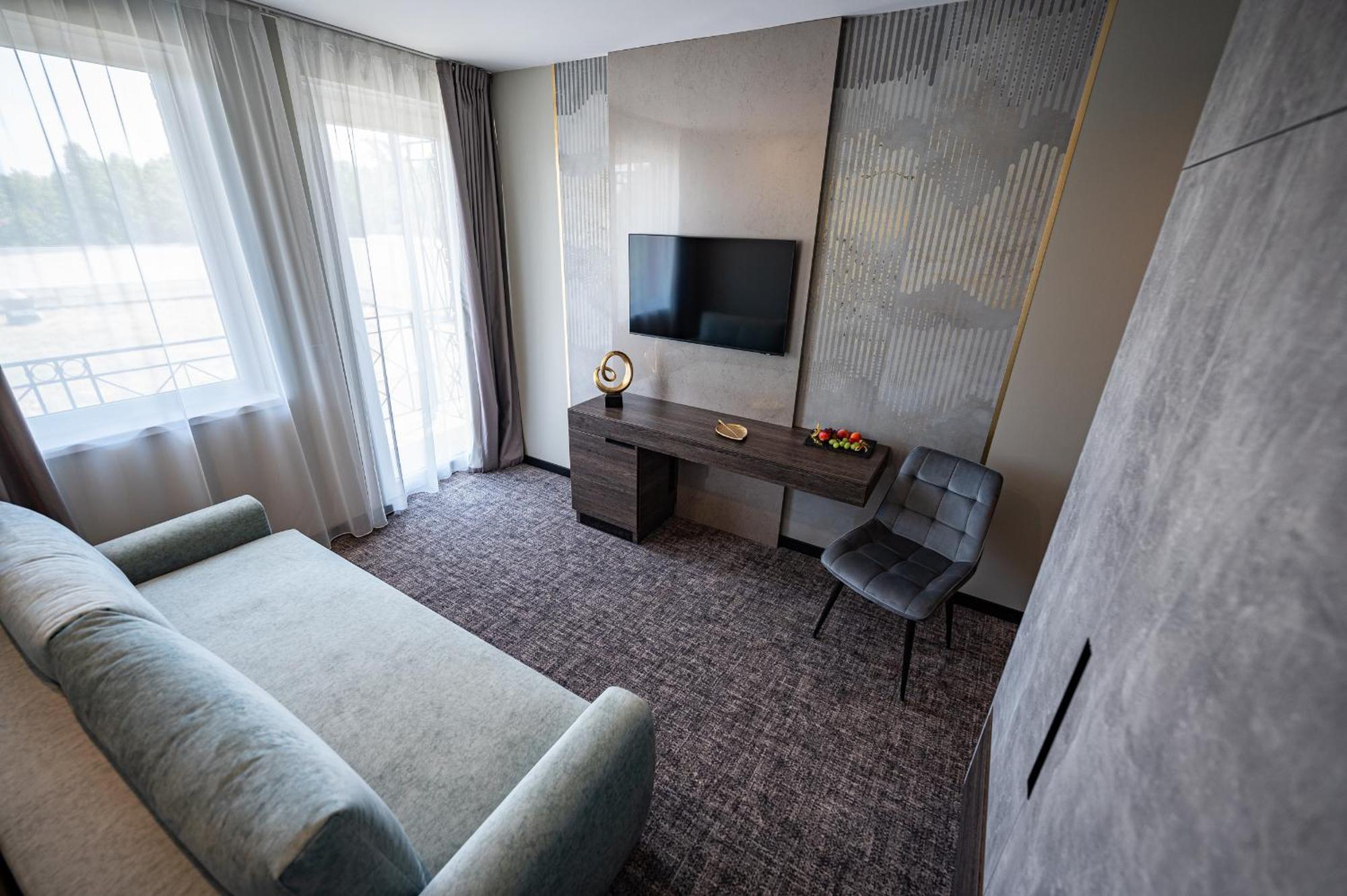 Hotel Azur Premium Сиофок Екстериор снимка