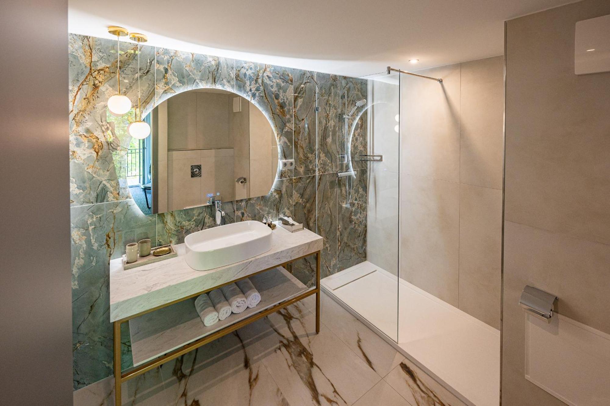Hotel Azur Premium Сиофок Екстериор снимка