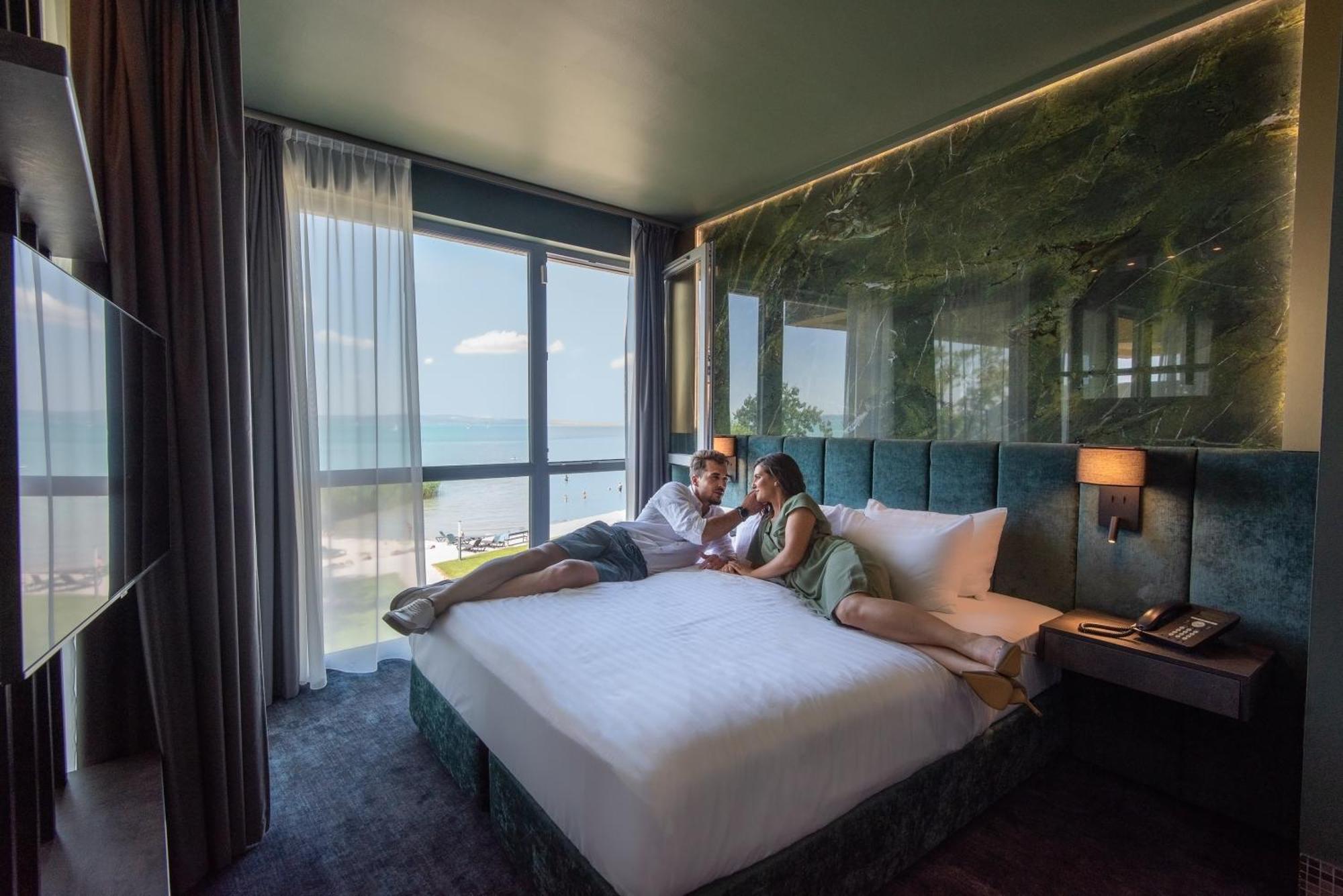 Hotel Azur Premium Сиофок Екстериор снимка