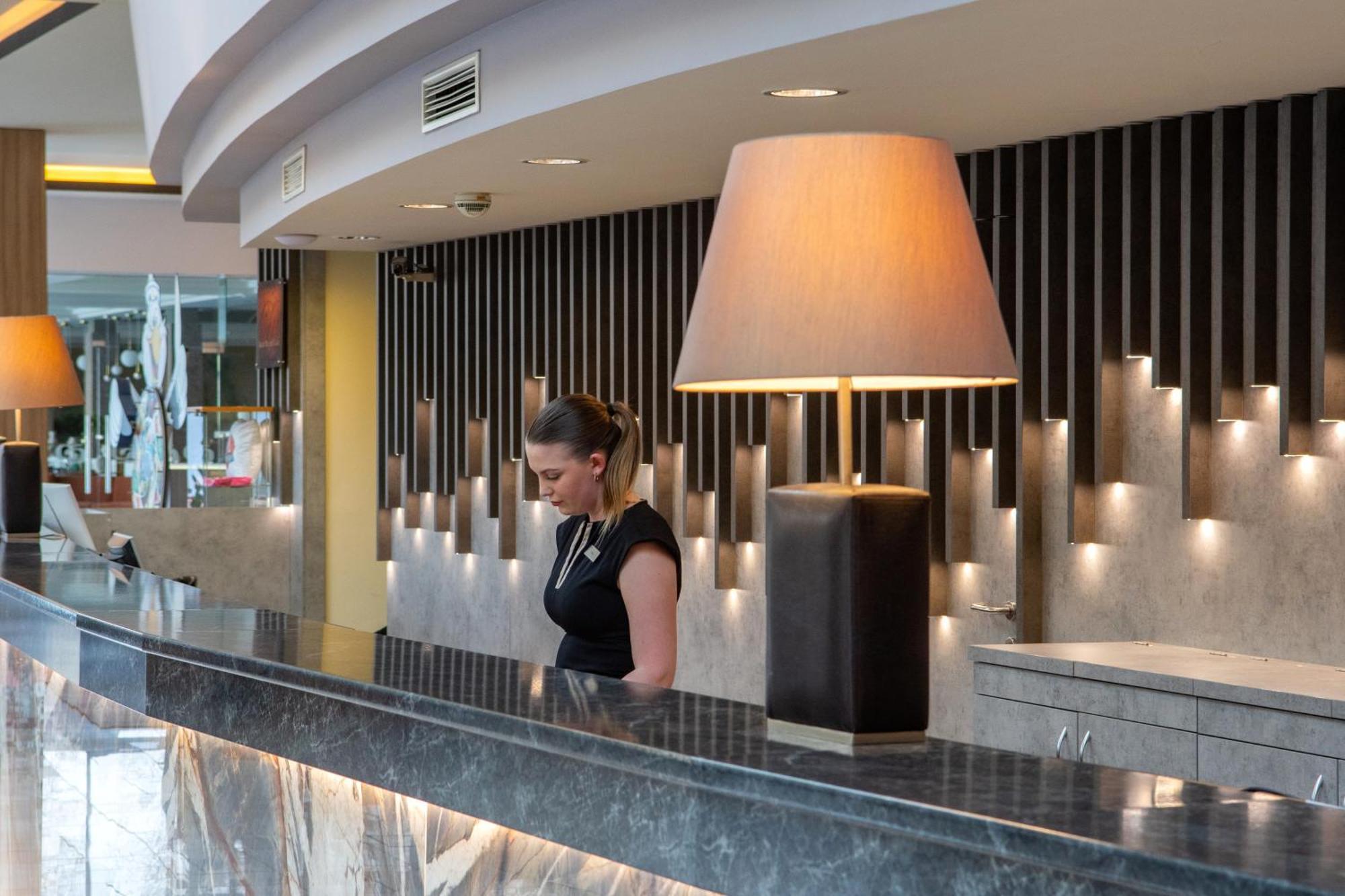 Hotel Azur Premium Сиофок Екстериор снимка