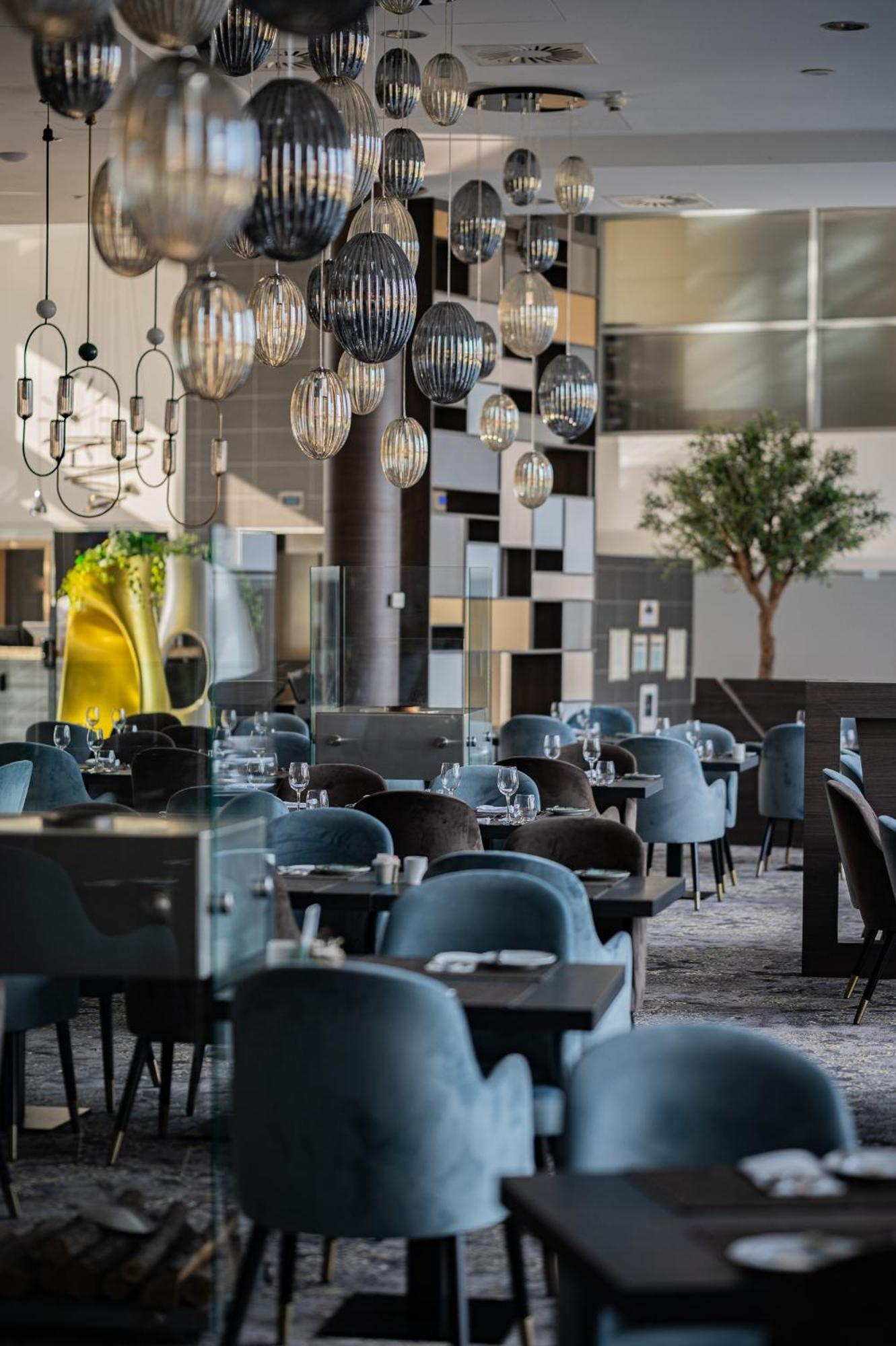 Hotel Azur Premium Сиофок Екстериор снимка