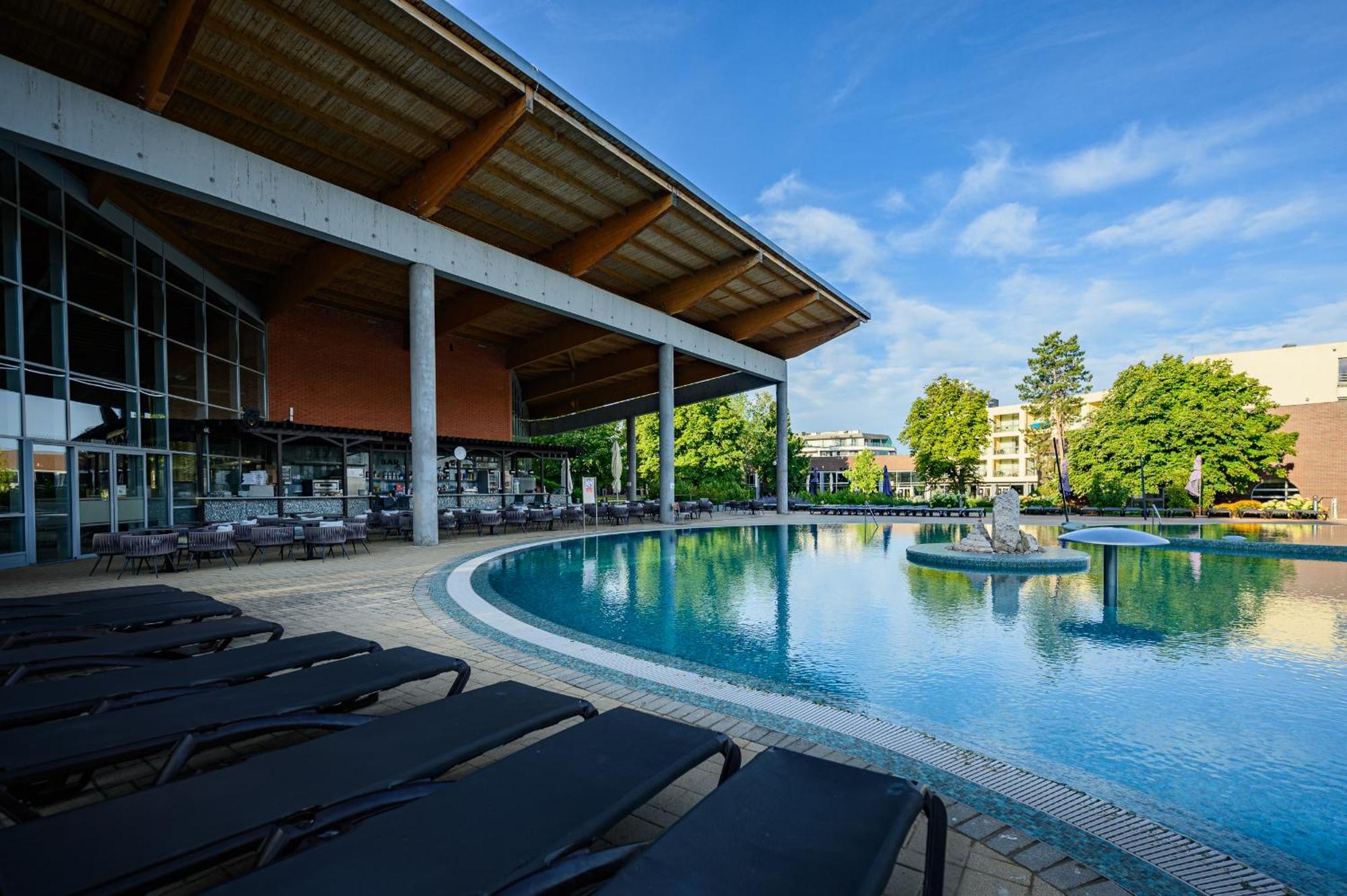 Hotel Azur Premium Сиофок Екстериор снимка