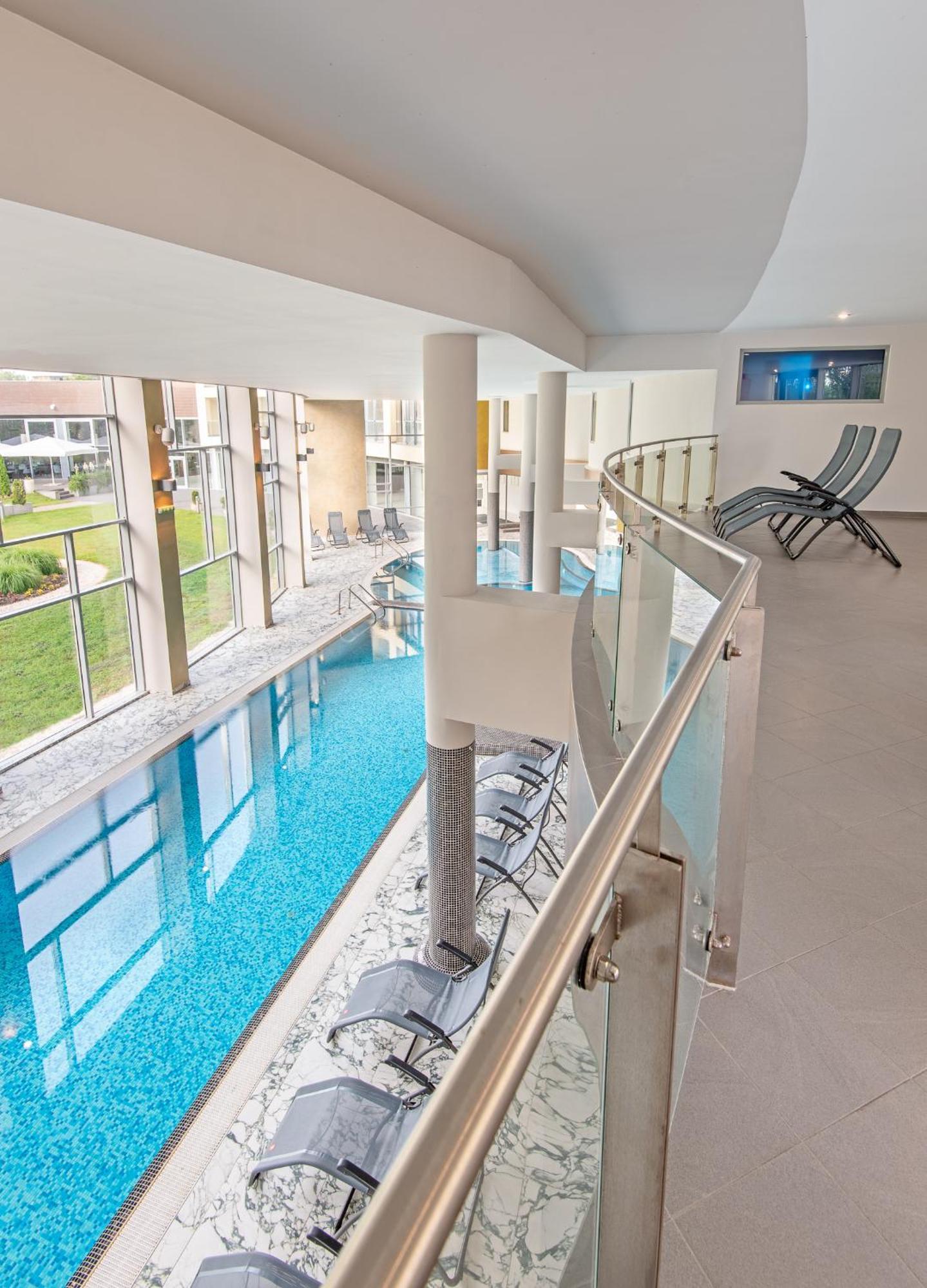 Hotel Azur Premium Сиофок Екстериор снимка