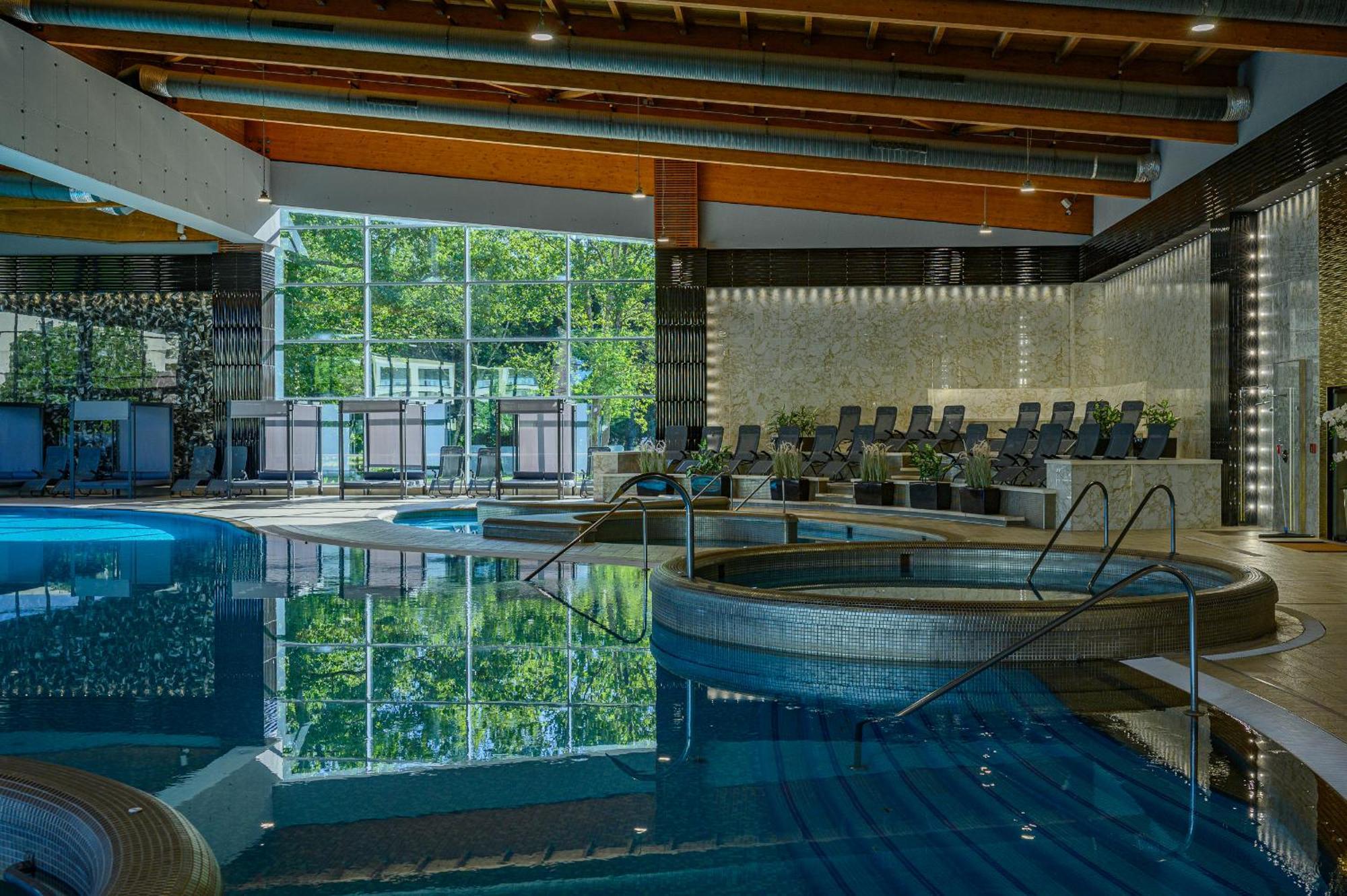 Hotel Azur Premium Сиофок Екстериор снимка