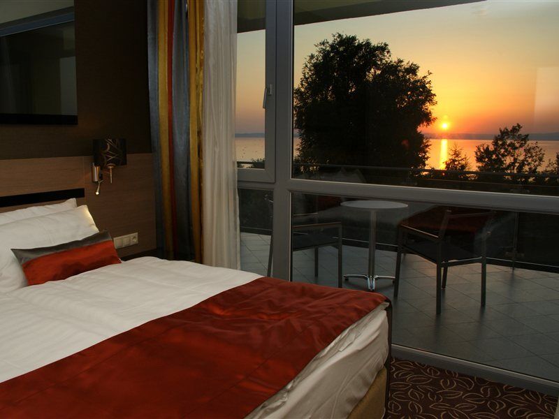 Hotel Azur Premium Сиофок Екстериор снимка